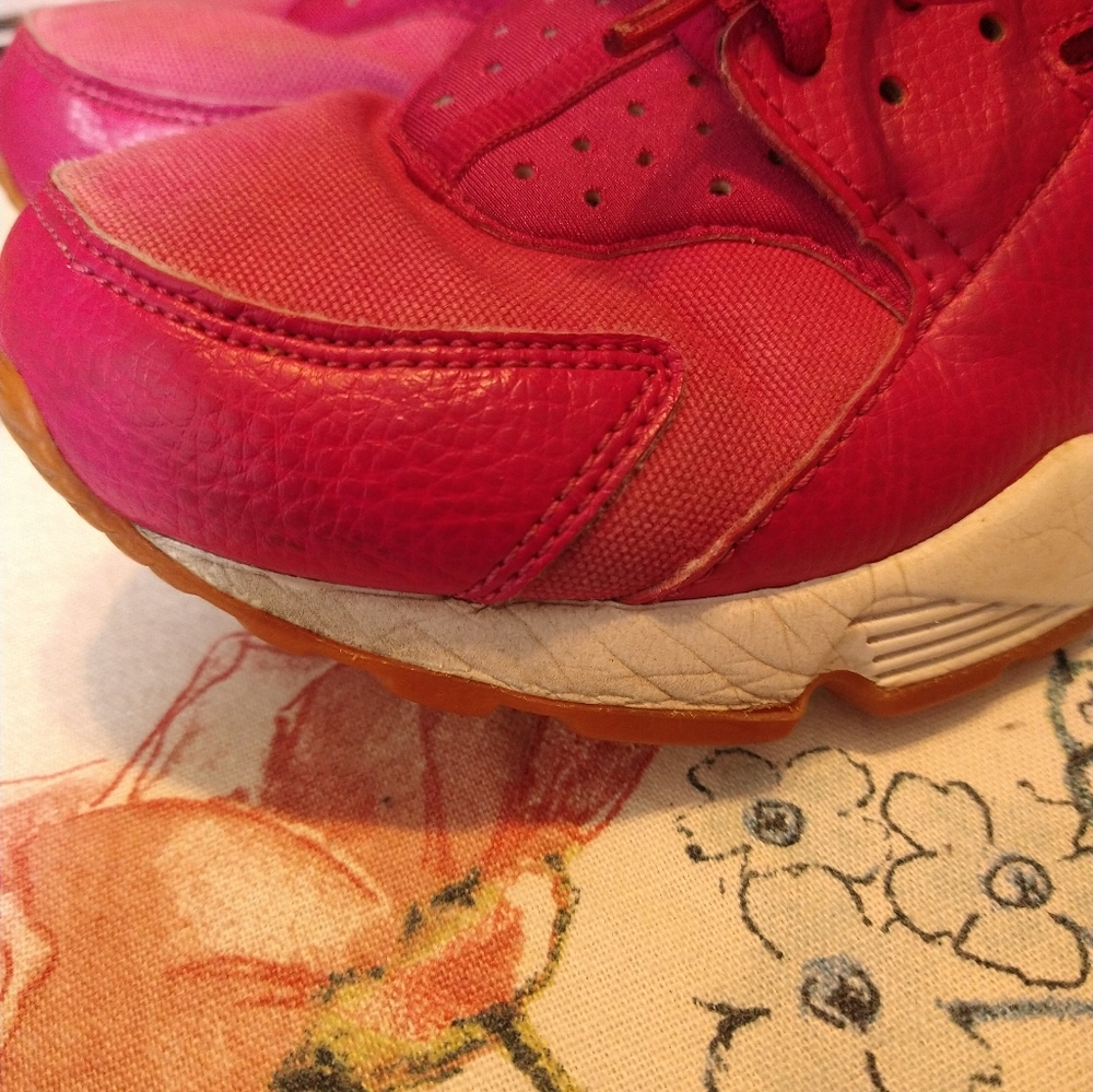 Sneakers - Picture 5 of 7